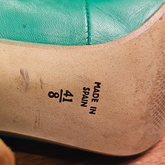 Red or Dead Green round toe Mary Jane heels size 41 - Picture 11 of 11